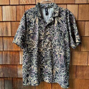 EUC Mountain Hardwear Hawaiian Print Trail Sender Camp Shirt in Men's X-Large